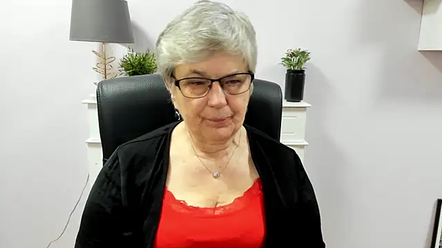 IrisDream online show from April 24, 2026, 6:04 am