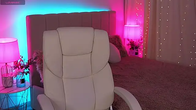 FoxyRayy online show from March 15, 2025, 2:01 pm