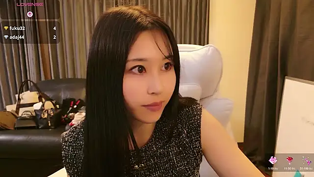 -satomi-jp online show from May 3, 2026, 1:36 pm