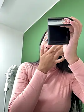 iiris  online show from November 25, 2025, 3:23 pm