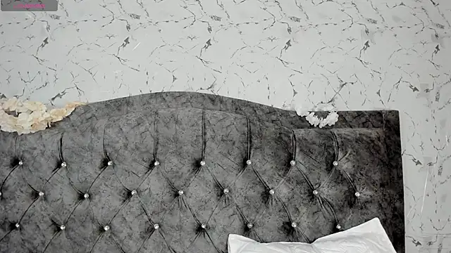 iiris  online show from September 20, 2025, 3:17 pm