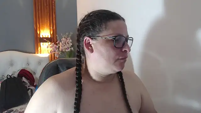 Snapshot of katty_femdom chatting on February 13, 2026, 10:26 am katty femdom online show from February 13, 2026, 10:26 am