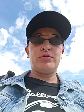 sophie banger online show from July 13, 2026, 7:46 pm