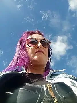 sophie banger online show from July 7, 2026, 8:01 pm