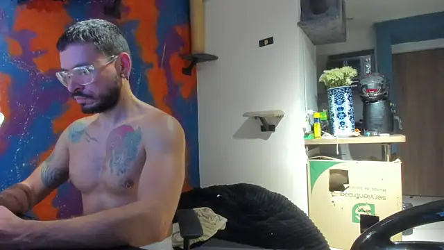 Snapshot of leondevereda chatting on September 10, 2025, 12:42 am leondevereda online show from September 10, 2025, 12:42 am