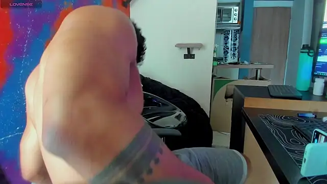 Snapshot of leondevereda chatting on October 1, 2025, 7:18 pm leondevereda online show from October 1, 2025, 7:18 pm