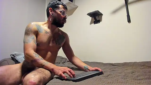 Snapshot of leondevereda chatting on October 21, 2025, 1:16 am leondevereda online show from October 21, 2025, 1:16 am