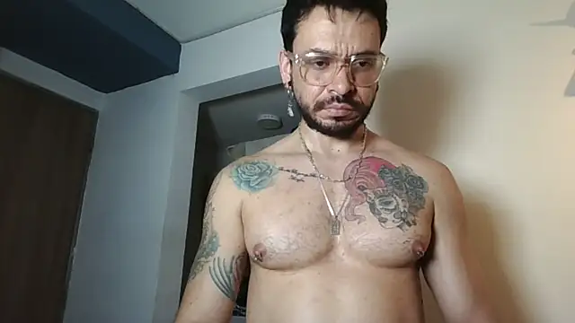 Snapshot of leondevereda chatting on December 18, 2025, 12:38 am leondevereda online show from December 18, 2025, 12:38 am