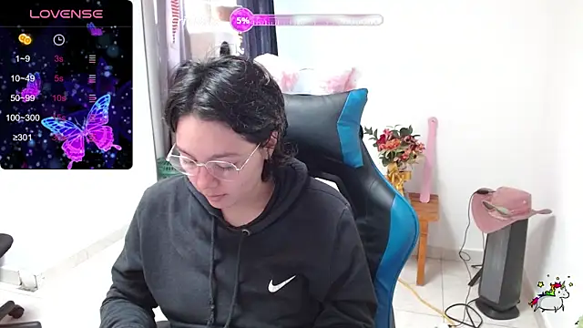 TRIXIE TANG28 online show from February 24, 2026, 7:04 pm