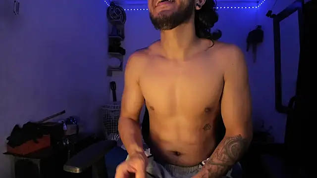 Snapshot of maxximus_100 chatting on March 22, 2025, 10:37 pm maxximus 100 online show from March 22, 2025, 10:37 pm