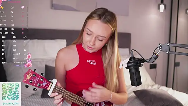 HollisBeckett online show from September 16, 2025, 3:40 am