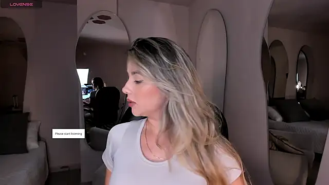 ChloePreston  online show from May 3, 2026, 10:53 am