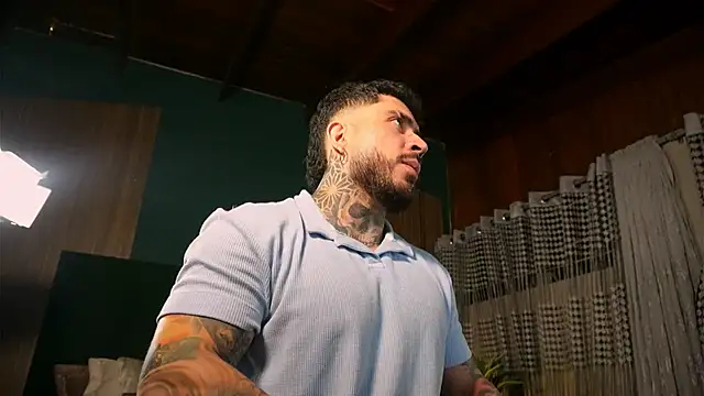 LeoSalvatore  online show from March 21, 2025, 7:44 am