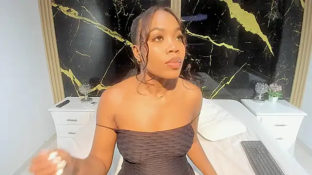 CarlieLyn online show from March 4, 2026, 7:10 pm