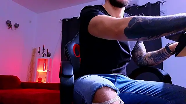 MightyAaron66 online show from October 31, 2025, 3:25 am