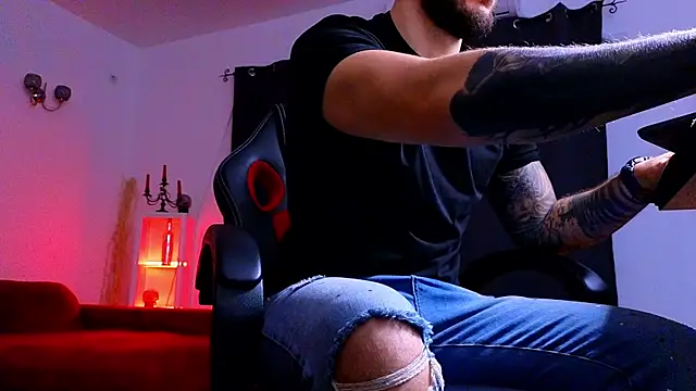 MightyAaron66 online show from November 4, 2025, 4:16 am