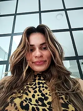 cuteluci  online show from March 21, 2025, 5:23 pm