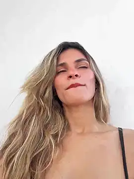 cuteluci  online show from June 15, 2026, 12:27 pm
