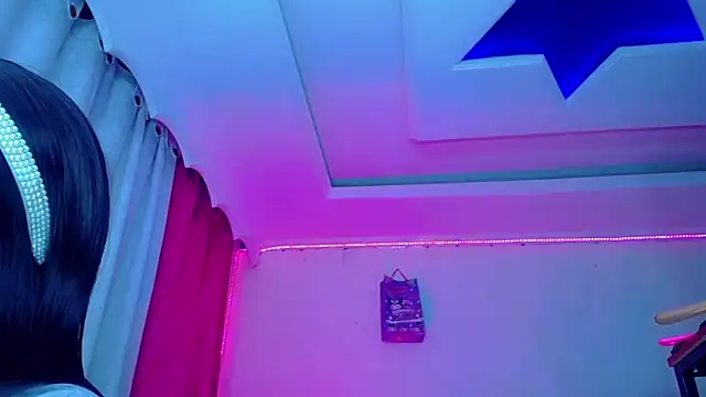 NahomiCamper online show from May 12, 2026, 1:46 am