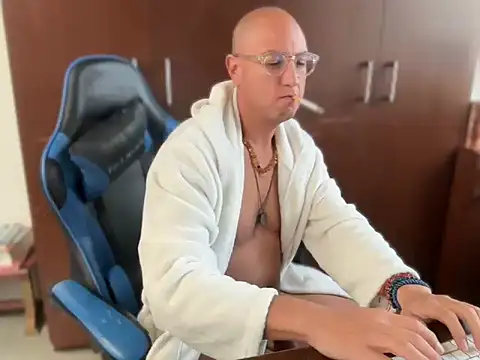 alanan881 online show from March 8, 2025, 9:40 pm