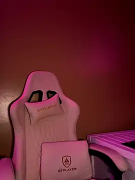 CrownedNyaries online show from February 13, 2026, 2:00 am