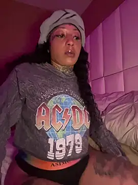 CrownedNyaries online show from January 18, 2026, 10:24 pm