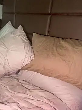 CrownedNyaries online show from January 2, 2025, 2:35 pm