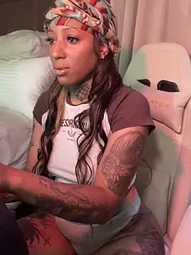 CrownedNyaries online show from December 7, 2024, 3:36 pm