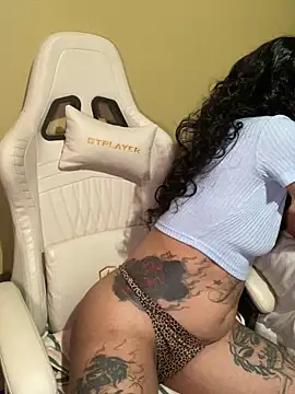 CrownedNyaries online show from February 2, 2025, 12:24 pm