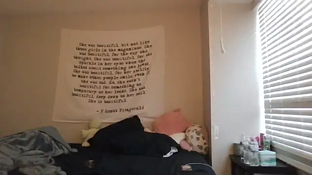 lovelyy kitty online show from February 9, 2026, 8:29 pm