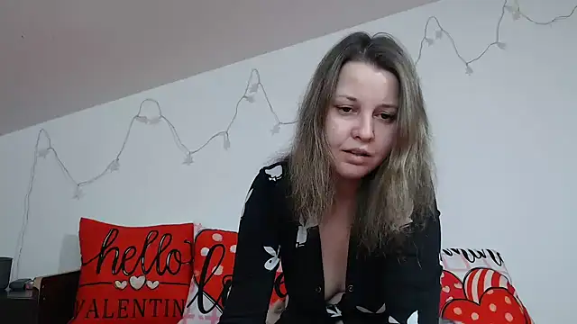 SweetMaddy888 online show from February 14, 2025, 11:53 am