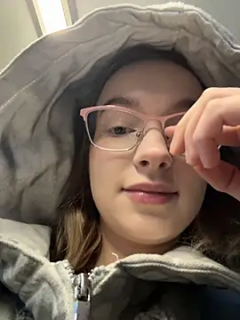 Baby Tiny online show from October 16, 2025, 2:25 pm