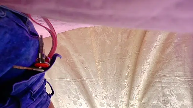  sara london online show from February 25, 2025, 11:54 am