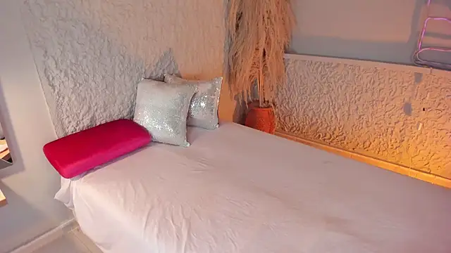 ArticaBelle online show from February 8, 2026, 4:21 am