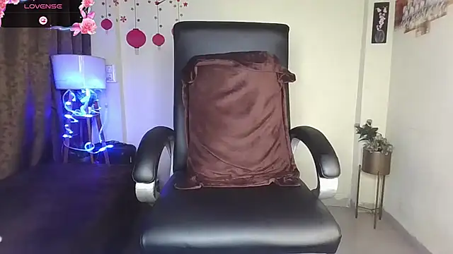 Snapshot of Black-Pearll chatting on February 25, 2026, 5:13 pm Black-Pearll online show from February 25, 2026, 5:13 pm