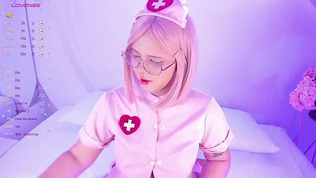 NanaOsaky online show from September 18, 2025, 12:08 pm