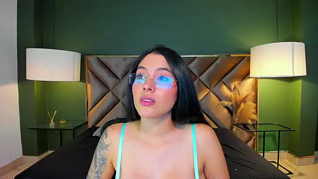 Mia Elowen online show from October 3, 2025, 9:27 pm