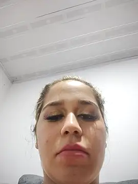 LaurenWelly  online show from October 31, 2025, 10:01 am