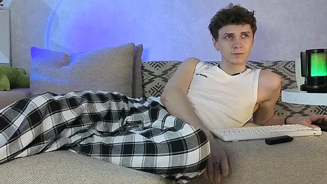 aqualidolly online show from December 28, 2024, 3:37 pm