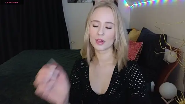 SashaBrooks online show from October 8, 2025, 6:08 pm