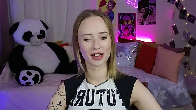 SashaBrooks online show from September 18, 2025, 6:11 pm