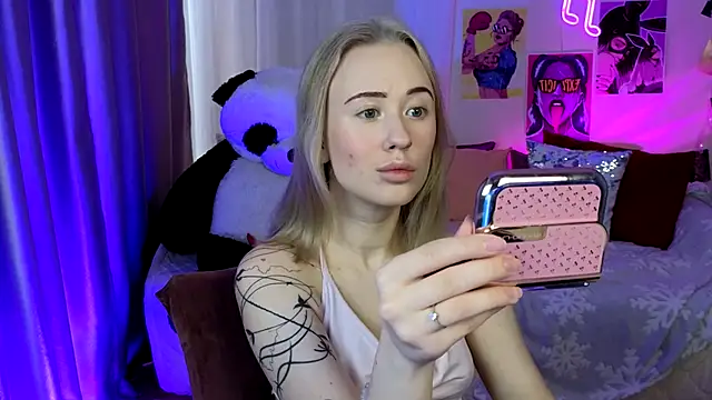 SashaBrooks online show from October 18, 2025, 1:35 pm