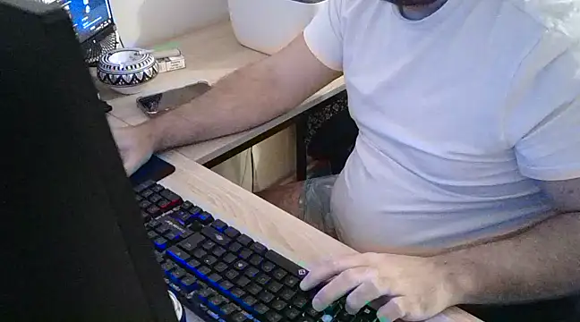 Snapshot of zebymasry chatting on December 5, 2024, 9:44 pm zebymasry online show from December 5, 2024, 9:44 pm