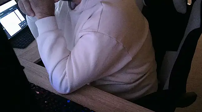 Snapshot of zebymasry chatting on December 30, 2024, 2:20 am zebymasry online show from December 30, 2024, 2:20 am