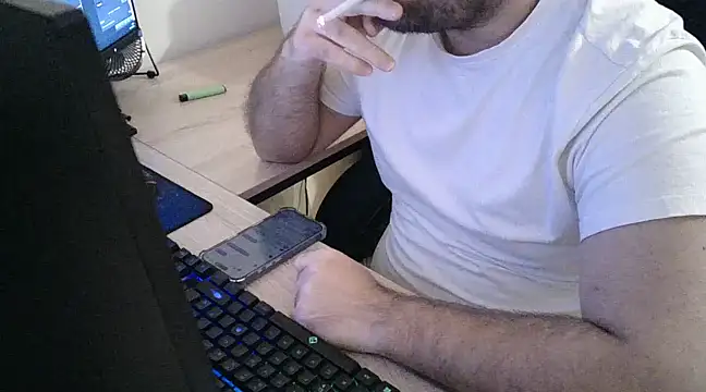 Snapshot of zebymasry chatting on December 5, 2024, 6:39 pm zebymasry online show from December 5, 2024, 6:39 pm