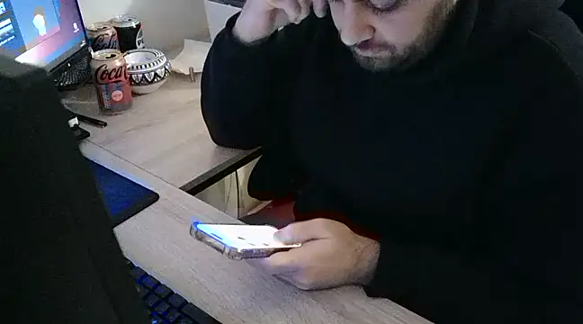 Snapshot of zebymasry chatting on December 6, 2024, 10:46 pm zebymasry online show from December 6, 2024, 10:46 pm