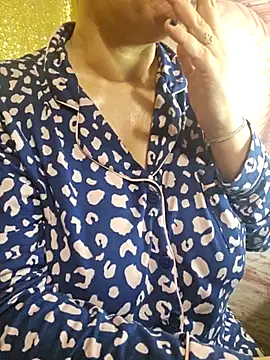 Foxlady2271 online show from February 14, 2025, 8:21 am