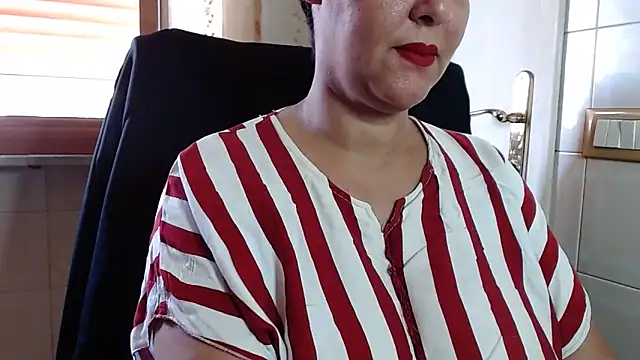 Foxlady2271 online show from May 27, 2026, 8:54 am
