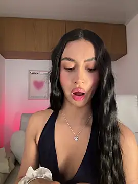 maddy bronw  online show from October 29, 2025, 11:36 pm