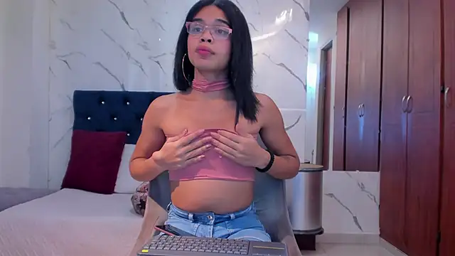 evelyn wine online show from November 1, 2025, 3:17 pm